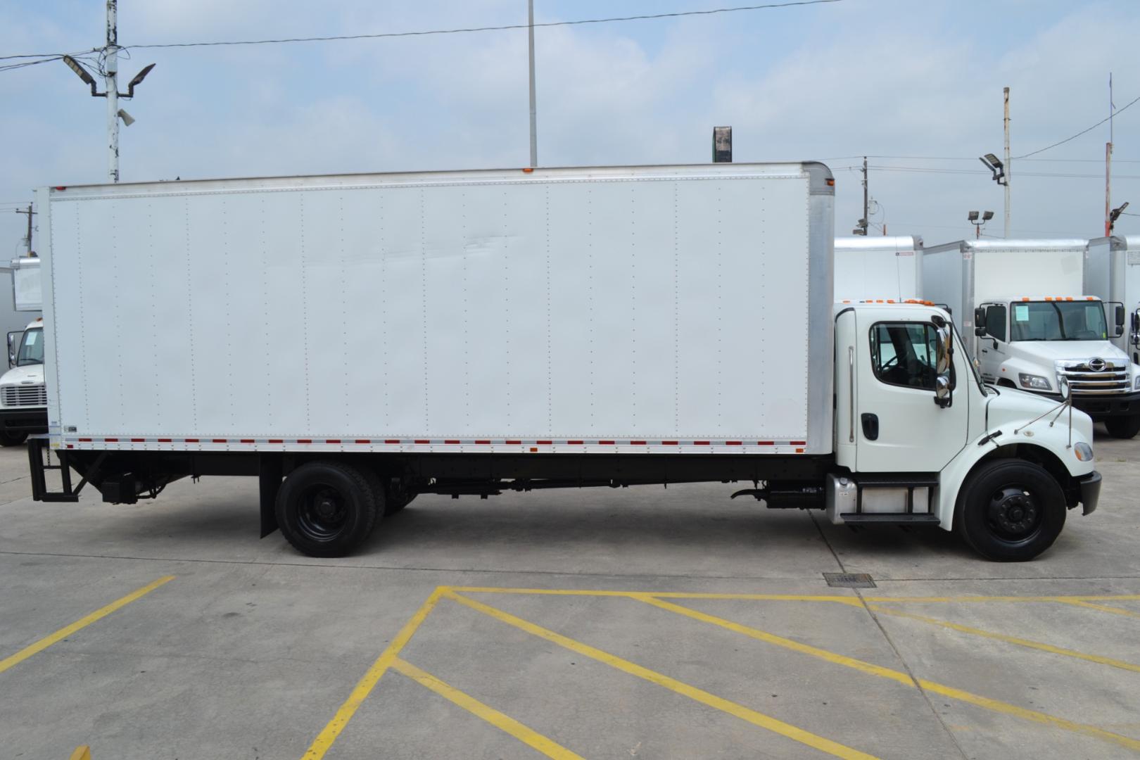 2019 WHITE /BLACK FREIGHTLINER M2-106 with an CUMMINS B6.7L 240HP engine, ALLISON 2500RDS AUTOMATIC transmission, located at 9172 North Fwy, Houston, TX, 77037, (713) 910-6868, 29.887470, -95.411903 - 26,000LB GVWR NON CDL, MORGAN 26FT BOX, 13FT CLEARANCE , 103" X 102", AIR RIDE, DUAL 50 GALLON FUEL TANKS, WALTCO 2,500LB CAPACITY STEEL LIFT GATE, POWER WINDOWS & LOCKS, COLD A/C, - Photo#3